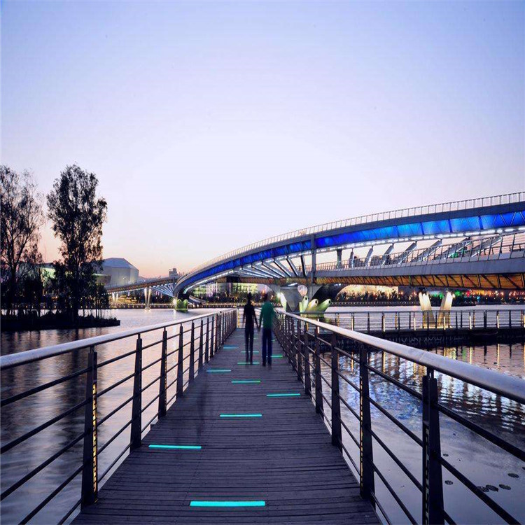 Bridge landscape guardrail