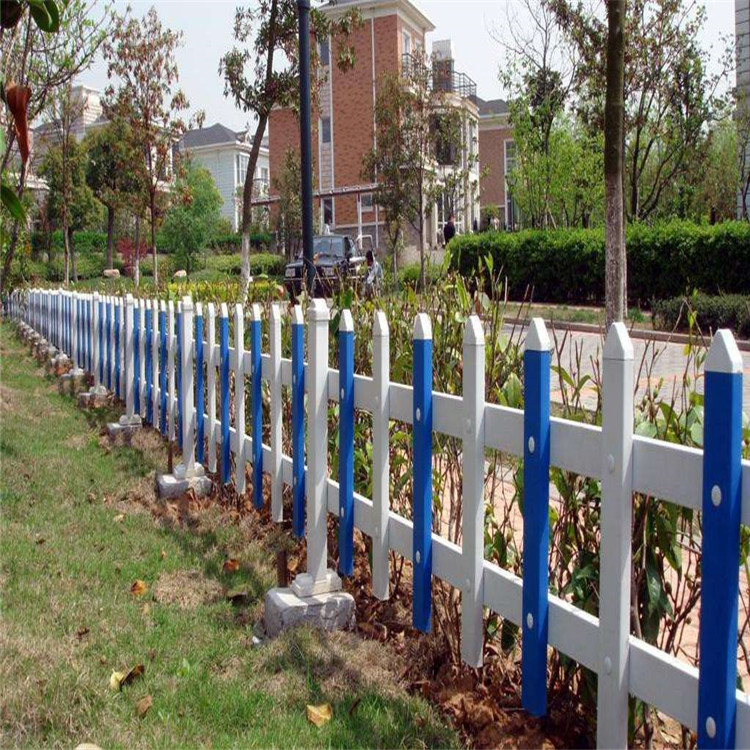 Green lawn guardrail